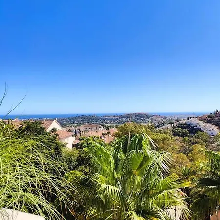 Luxury In The Golf Valley Above Puerto Banus. Apartment